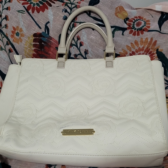 Rose Pattern Stitched White Betsey Johnson Bag w/ Grey Bow and Rose Pochette GUC - Picture 2 of 3